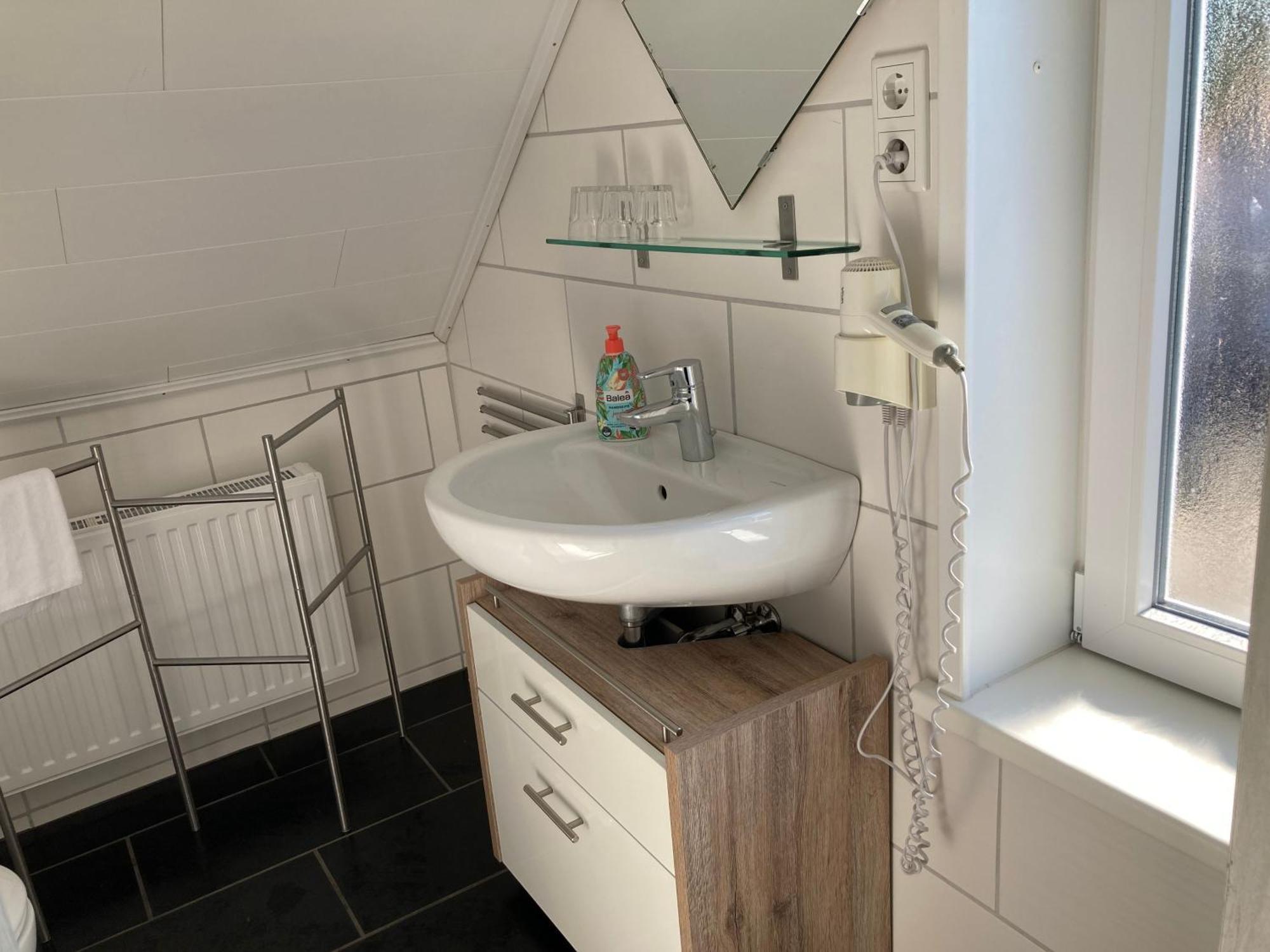 וורמן Haus Krabbe Apartments, Zentral Gelegen Im Idyllischen Nordseeort Zwischen Bremerhaven Und Cuxhaven, Hunde Kostenfrei Willkommen, Hauseigene Kostenfreie Parkplaetze מראה חיצוני תמונה